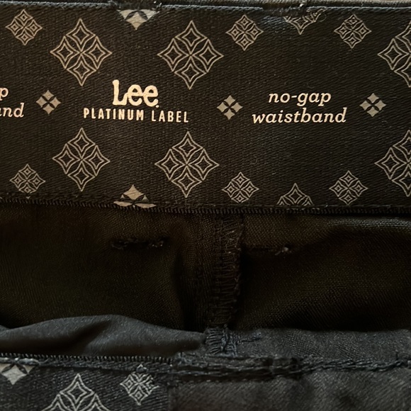 Women’s Lee pants size 12 black straight leg. - Picture 3 of 3